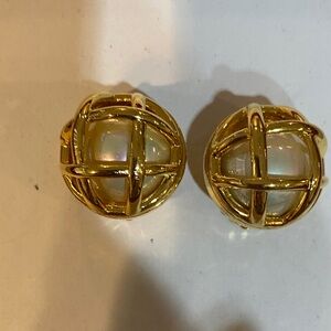 Elegant Gold and Pearl Earrings